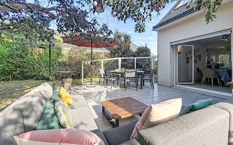 Armorique: Meubles, Chaise, Arbuste, Domicile, Jardin, Mobilier De Jardin, Ombre, Aménagement Paysager, Arrière-Cour, Cour