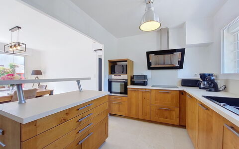 Fourchaud: Comptoir, Cabinetry, Meubles, Cuisine, Sol, Design Intérieur, Bois, Appareil De Cuisine, Plafond, Sol