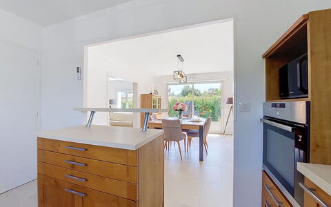Fourchaud: Meubles, Sol, Design Intérieur, Sol, Comptoir, Cabinetry, Bois, Plafond, Chaise, Cuisine