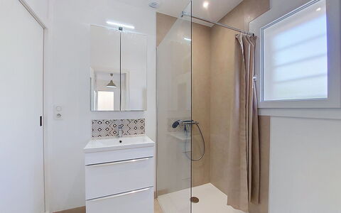 Fourchaud: Sol, Sol, Salle De Bains, Design Intérieur, Luminaire Plomberie, Mur, Armoire De Toilette, Plomberie, Domicile, Tuile
