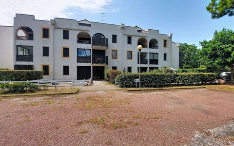 Evasion Marine: Bâtiment, Mur, Fenêtre, Zone Résidentielle, Quartier, Façade, Maison, Ville, Domicile, Balcon