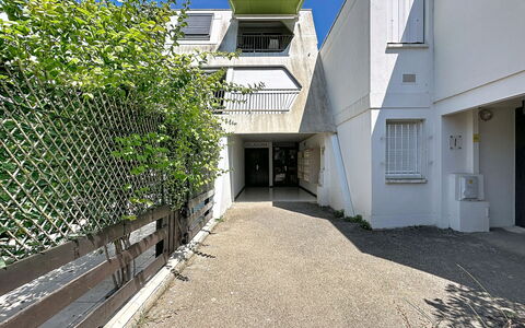 West City Ii: Bâtiment, Mur, Fenêtre, Zone Résidentielle, Quartier, Façade, Maison, Ville, Domicile, Balcon