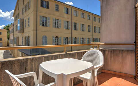 Grasse 609: Bâtiment, Mur, Fenêtre, Zone Résidentielle, Quartier, Façade, Maison, Ville, Domicile, Balcon