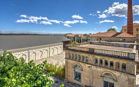 Grasse 609: Bâtiment, Mur, Fenêtre, Zone Résidentielle, Quartier, Façade, Maison, Ville, Domicile, Balcon