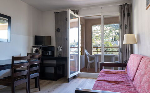 Grasse 611: Bâtiment, Mur, Fenêtre, Zone Résidentielle, Quartier, Façade, Maison, Ville, Domicile, Balcon