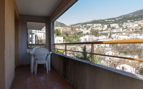 Grasse 611: Bâtiment, Mur, Fenêtre, Zone Résidentielle, Quartier, Façade, Maison, Ville, Domicile, Balcon