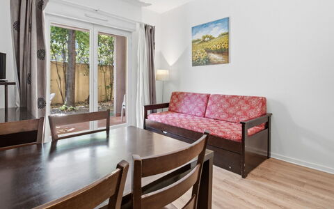 Grasse 617: Tache De Bois, Dur, Ombre, Porche, Plate-Forme, Planche, Mobilier De Jardin, Balcon, Passerelle, Eco Hôtel