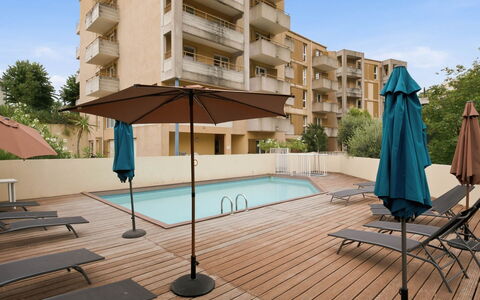 Grasse 617: Bâtiment, Appartement, Zone Résidentielle, Façade, Condominium, Design Urbain, Composite, Usage Mixte, Balcon
