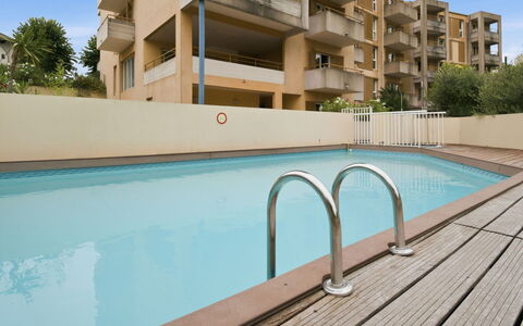 Grasse 617: Appartement, Zone Résidentielle, Architecture, Condominium, Balcon, Domicile, Établissements Humains, Composite, Ombre, Recours