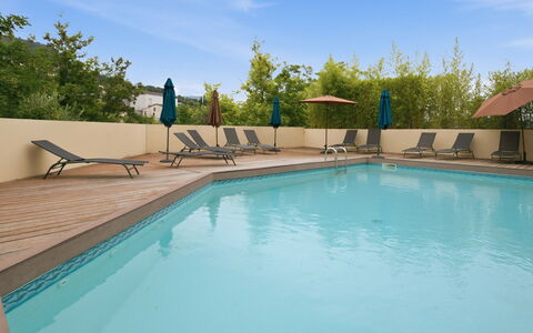 Grasse 617: Piscine, Recours, Mobilier De Jardin, Balancelle, Eco Hôtel, Hôtel, Villa
