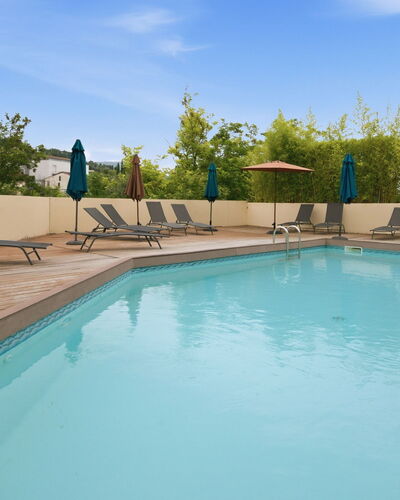 Virginia: Piscine, Recours, Mobilier De Jardin, Balancelle, Eco Hôtel, Hôtel, Villa
