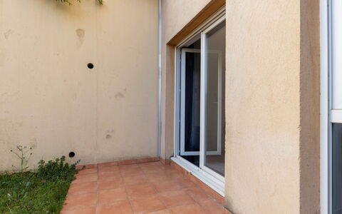 Grasse 633: Bâtiment, Mur, Fenêtre, Zone Résidentielle, Quartier, Façade, Maison, Ville, Domicile, Balcon