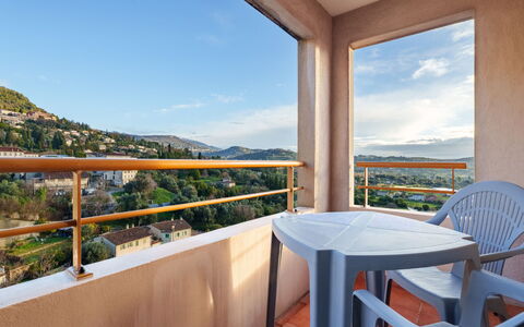 Grasse 638: Bâtiment, Mur, Fenêtre, Zone Résidentielle, Quartier, Façade, Maison, Ville, Domicile, Balcon