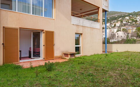 Grasse 641: Bâtiment, Mur, Fenêtre, Zone Résidentielle, Quartier, Façade, Maison, Ville, Domicile, Balcon