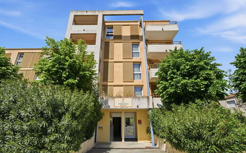 Grasse 642: Bâtiment, Mur, Fenêtre, Zone Résidentielle, Quartier, Façade, Maison, Ville, Domicile, Balcon