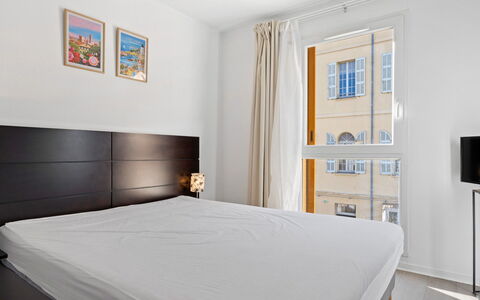 Grasse 653: Bâtiment, Mur, Fenêtre, Zone Résidentielle, Quartier, Façade, Maison, Ville, Domicile, Balcon