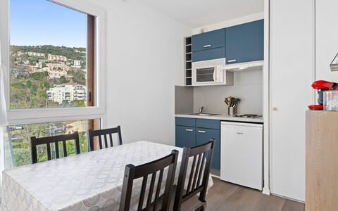 Grasse 653: Bâtiment, Mur, Fenêtre, Zone Résidentielle, Quartier, Façade, Maison, Ville, Domicile, Balcon