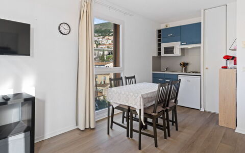 Grasse 653: Bâtiment, Mur, Fenêtre, Zone Résidentielle, Quartier, Façade, Maison, Ville, Domicile, Balcon