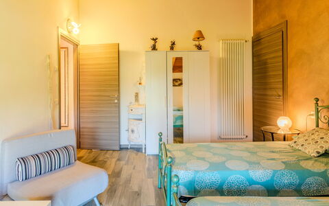 Melissa: Meubles, Design Intérieur, Sol, Sol, Mur, Bois, Chambre, Lit, Plafond, Pièce
