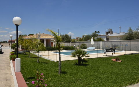 Villa Gloria: Piscine, Zone Résidentielle, Ombre, Recours, Mobilier De Jardin, Biens, Hacienda, Aménagement Paysager, Cour, Jardin