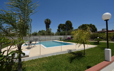 Villa Gloria: Piscine, Zone Résidentielle, Recours, Ombre, Composite, Mobilier De Jardin, Aménagement Paysager, Jardin, Eco Hôtel