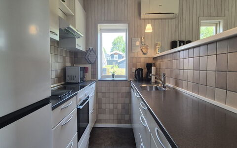 Vinny - 1Km from the Sea: Cuisine, Appareil De Cuisine, Comptoir, Principaux Appliance, Cabinetry, Sol, Design Intérieur, Électroménager, Sol, Evier