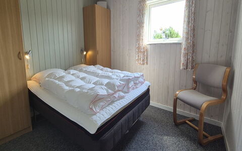 Vinny - 1Km from the Sea: Chambre, Bois, Lit, Sol, Sol, Drap De Lit, Design Intérieur, Literie, Meubles, Cadre De Lit