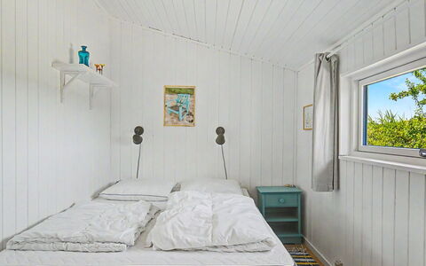 Aderice - 80M from the Sea: Bois, Chambre, Sol, Sol, Lit, Design Intérieur, Plafond, Drap De Lit, Literie, Cadre De Lit