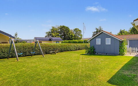 Aderice - 80M from the Sea: Herbe, Maison, Zone Résidentielle, Paysage, Lot Terre, Jardin, Domicile, Toit, Pelouse, Couverture De Sol
