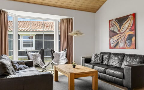 Askatla - 50M to the Fjord: Meubles, Design Intérieur, Sol, Canapé, Sol, Bois, Salon, Plafond, Parquet, Pièce