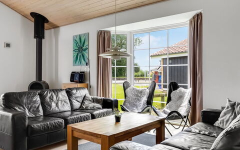Askatla - 50M to the Fjord: Meubles, Design Intérieur, Bois, Sol, Canapé, Plafond, Sol, Salon, Domicile, Parquet