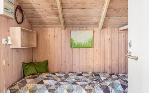 Eldmar - 500M from the Sea: Bois, Chambre, Design Intérieur, Sol, Sol, Meubles, Lit, Tache De Bois, Pièce, Plafond