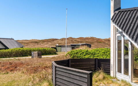 Eldmar - 500M from the Sea: Ciel, Herbe, Architecture, Prairie, Lot Terre, Toit, Plaine, Zone Rurale, Chalet, Pente