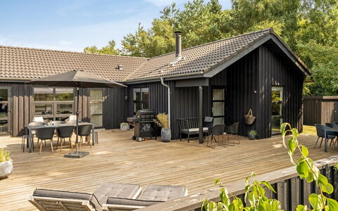 Ozrenka - from the Sea: Toit, Chalet, Maison, Domicile, Siding, Biens, Batiments Jardin, Porche, Cour, Ferme