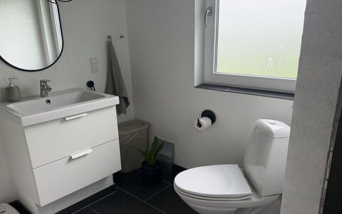 Ozrenka - from the Sea: Siège De Toilette, Toilette, Luminaire Plomberie, Salle De Bains, Sol, Sol, Design Intérieur, Plomberie, Lavabo, Évier