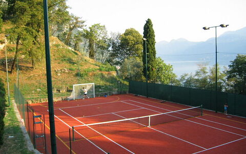 Robilant: Court De Tennis, Net, Ombre, Tennis, Piscine, Sport Raquette, Gazon Artificiel, Clôture