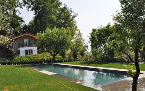 Robilant: Piscine, Jardin, Pelouse, Arrière-Cour, Biens, Réflexion, Aménagement Paysager, Caractéristique De L'Eau, Cour, Ombre