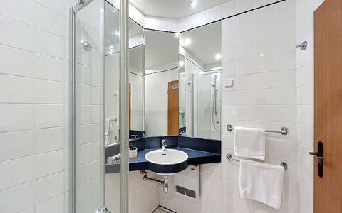 Tonis Strandidyll: Luminaire Plomberie, Design Intérieur, Sol, Salle De Bains, Sol, Lavabo, Évier, Plomberie, Robinet, Pièce