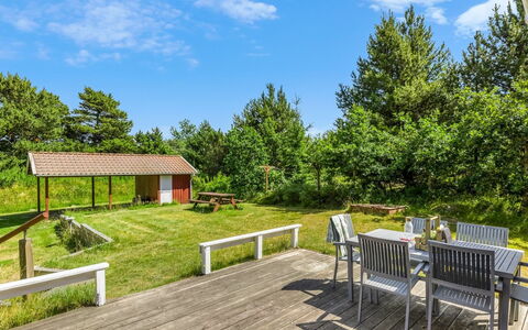 Oke - 1.2Km from the Sea: Arbuste, Lot Terre, Chalet, Dur, Jardin, Planche, Plate-Forme, Tache De Bois, Aménagement Paysager, Cour