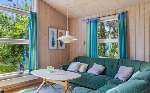 Oke - 1.2Km from the Sea: Bois, Design Intérieur, Sol, Sol, Meubles, Plafond, Pièce, Parquet, Salon, Tache De Bois