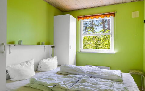 Oke - 1.2Km from the Sea: Design Intérieur, Mur, Chambre, Meubles, Bois, Lit, Plafond, Sol, Sol, Drap De Lit