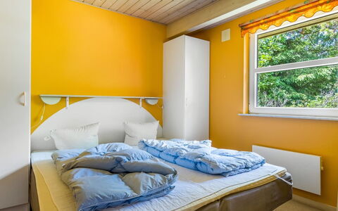 Oke - 1.2Km from the Sea: Design Intérieur, Jaune, Chambre, Lit, Plafond, Sol, Drap De Lit, Literie, Meubles, Domicile