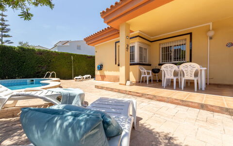 Lisa: Loisir, Piscine, Vacances, Ombre, Recours, Mobilier De Jardin, Villa, Eco Hôtel, Hôtel, Balcon