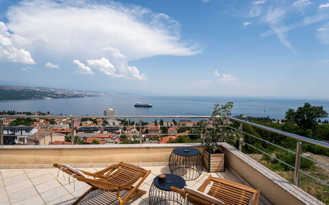 Judy: Meubles, Table Cuisine Et Salle A Manger, Chaise, Sol, Mer, Balcon, Océan, Recours, Eco Hôtel, Salle À Manger