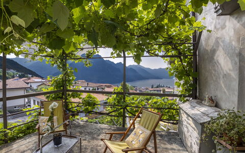 Casa Torre Il Castello: Meubles, Table Cuisine Et Salle A Manger, Chaise, Sol, Mer, Balcon, Océan, Recours, Eco Hôtel, Salle À Manger