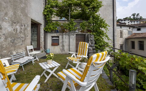 Casa Torre Il Castello: Meubles, Table Cuisine Et Salle A Manger, Chaise, Sol, Mer, Balcon, Océan, Recours, Eco Hôtel, Salle À Manger