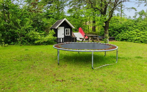 Maini - 30Km from the Sea: Herbe, Trampoline, Trampolining - Materiel Et Fournitures, Jardin, Pelouse, Cour, Arrière-Cour, Parc, Ombre