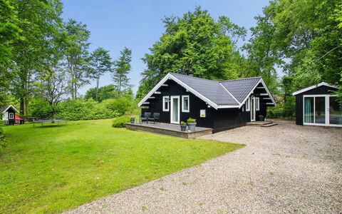 Maini - 30Km from the Sea: Maison, Domicile, Chalet, Biens, Ferme, Jardin, Siding, Aménagement Paysager, Pelouse, Batiments Jardin