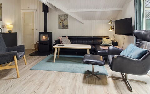 Maini - 30Km from the Sea: Meubles, Design Intérieur, Sol, Sol, Parquet, Bois, Salon, Domicile, Plafond, Pièce