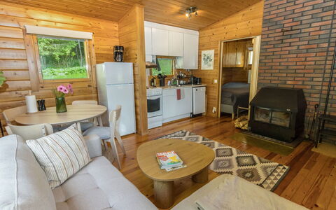 Whispering Woods: Bois, Design Intérieur, Sol, Meubles, Plafond, Sol, Domicile, Chalet, Dur, Pièce